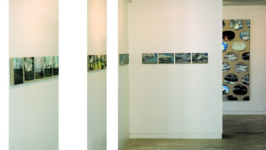 photographie du rez de chaussé de la maison des arts avec des peintures